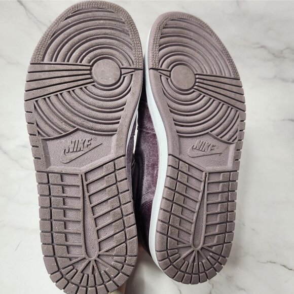 Nike Air Jordan 1 Mid SE Purple Velvet Sneakers Shoes DQ8397-500 Women's 9 - Picture 7 of 10